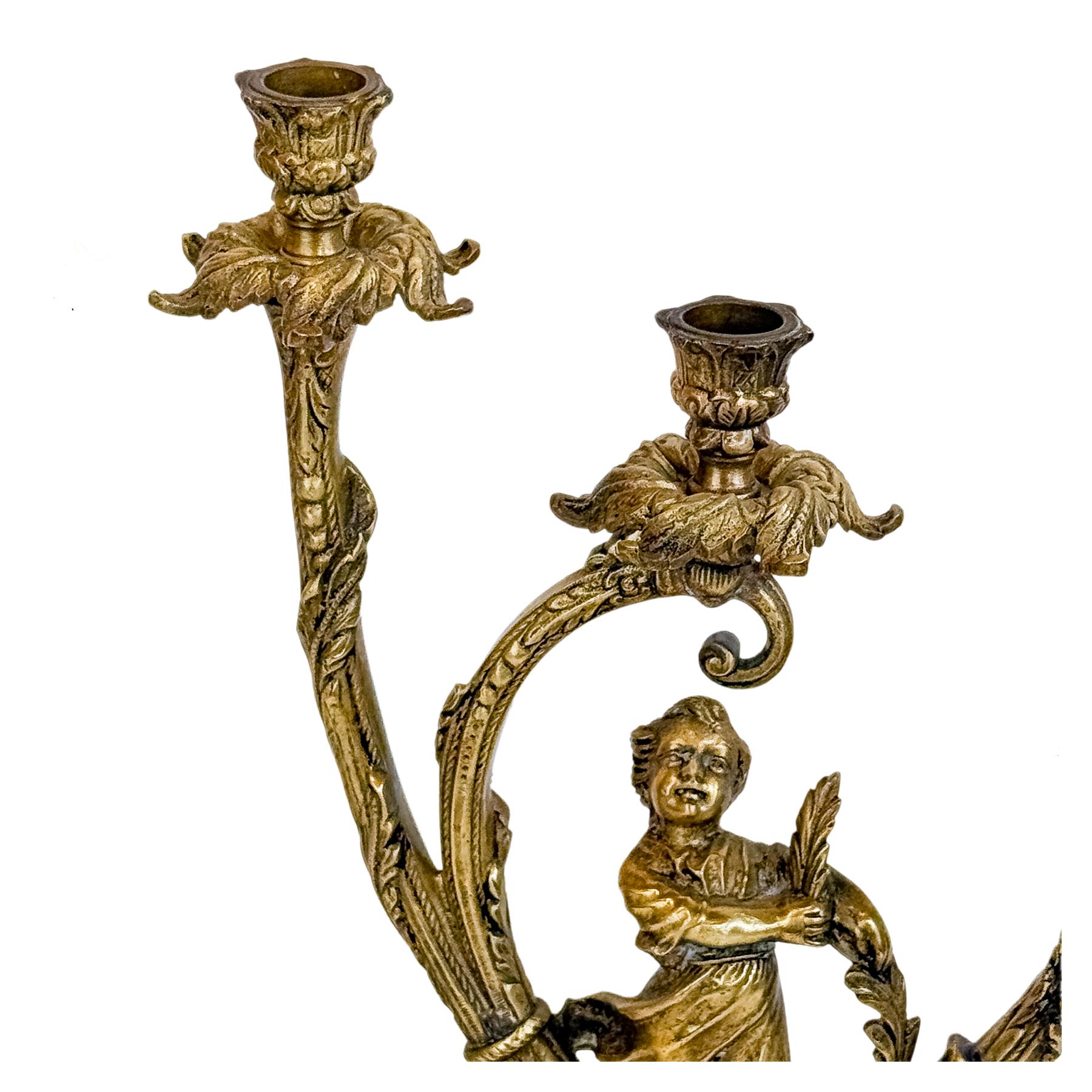 PAREJA DE CANDELEROS EN BRONCE SEGUNDO TERCIO DEL S.XX