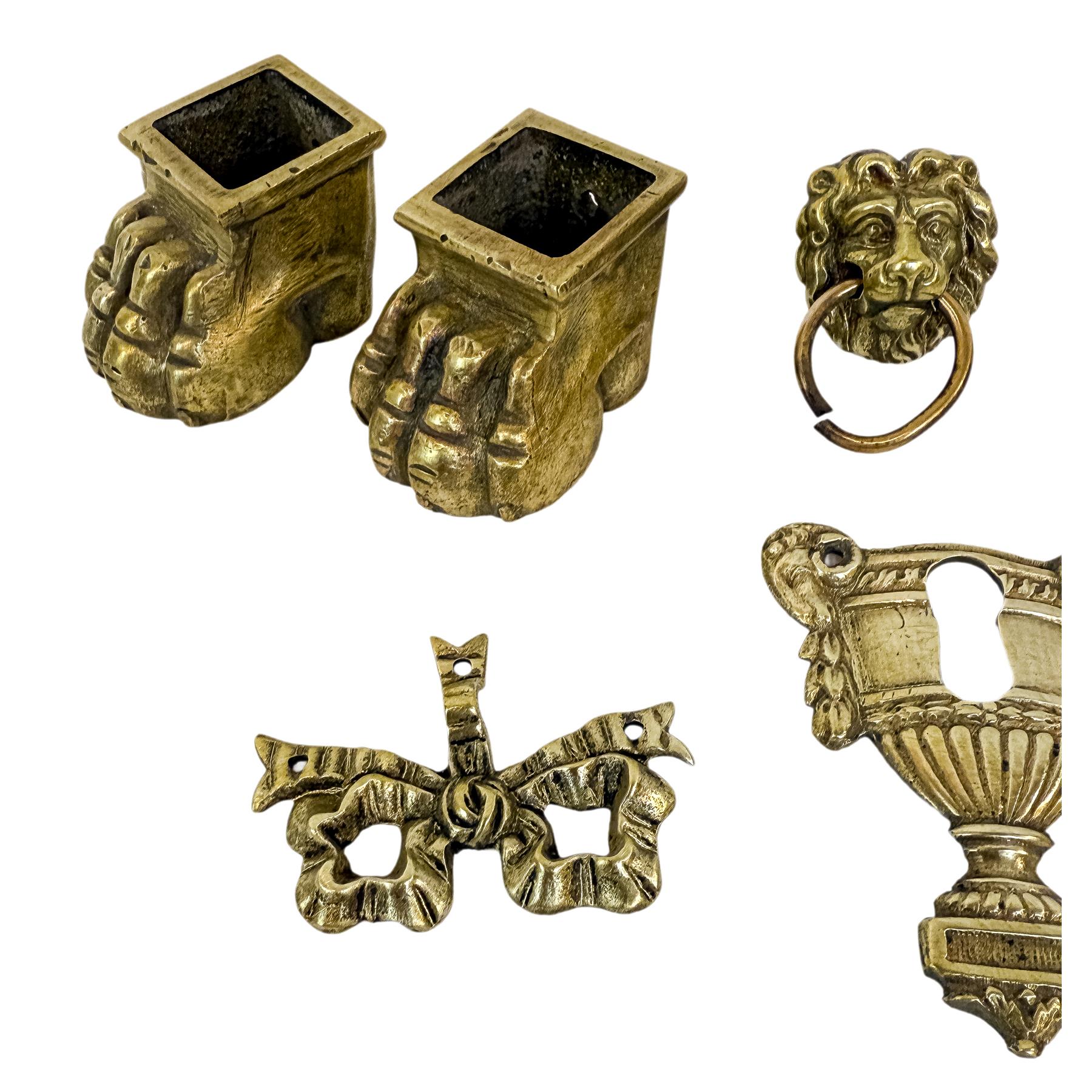 CONJUNTO DE PIEZAS Y APLICACIONES ESTILO IMPERIO PARA MUEBLE