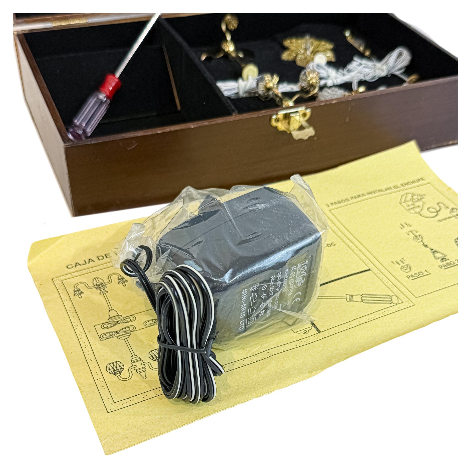 CAJA CON LÁMPARAS PARA CASA DE MUÑECAS DE RBA
