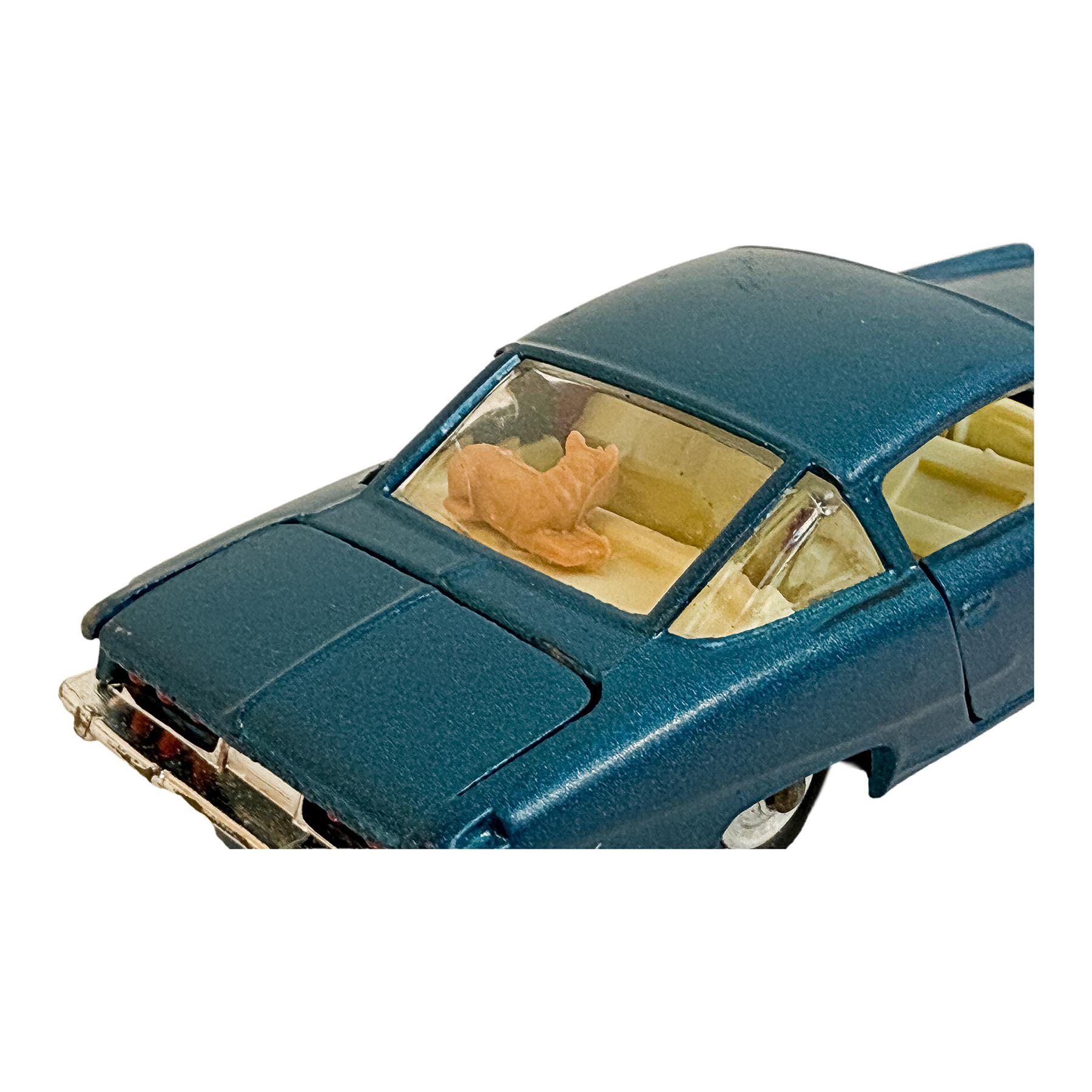 DOS COCHES GORGI TOYS DE MEDIADOS S.XX