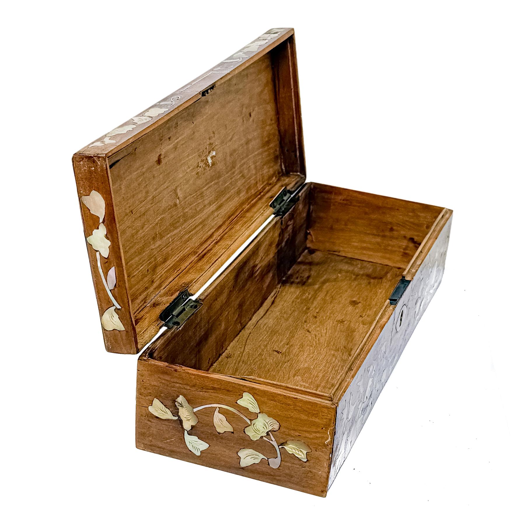 CAJA ORIENTAL DE PRINCIPIOS DE SIGLO XX