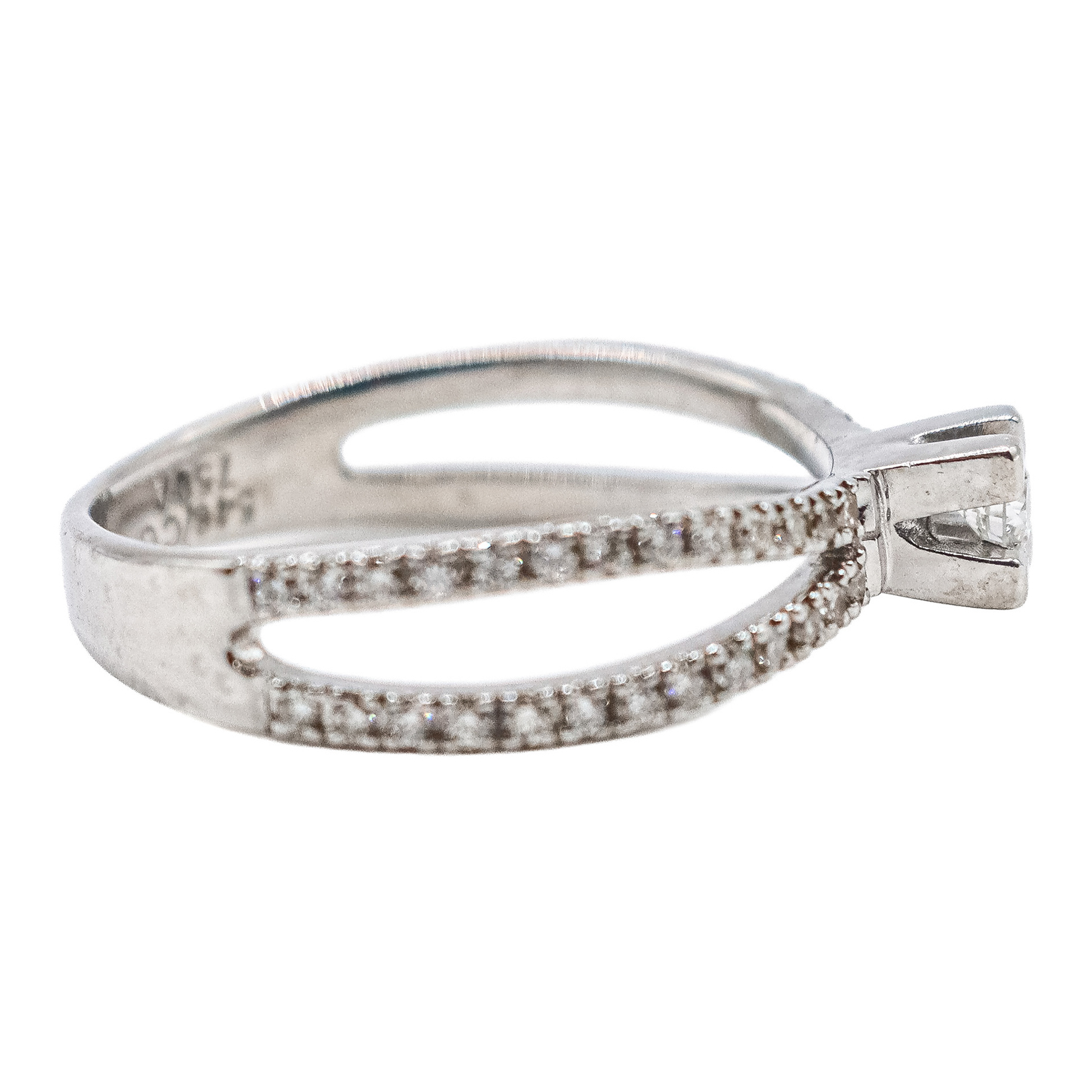 ANILLO CON BRILLANTES