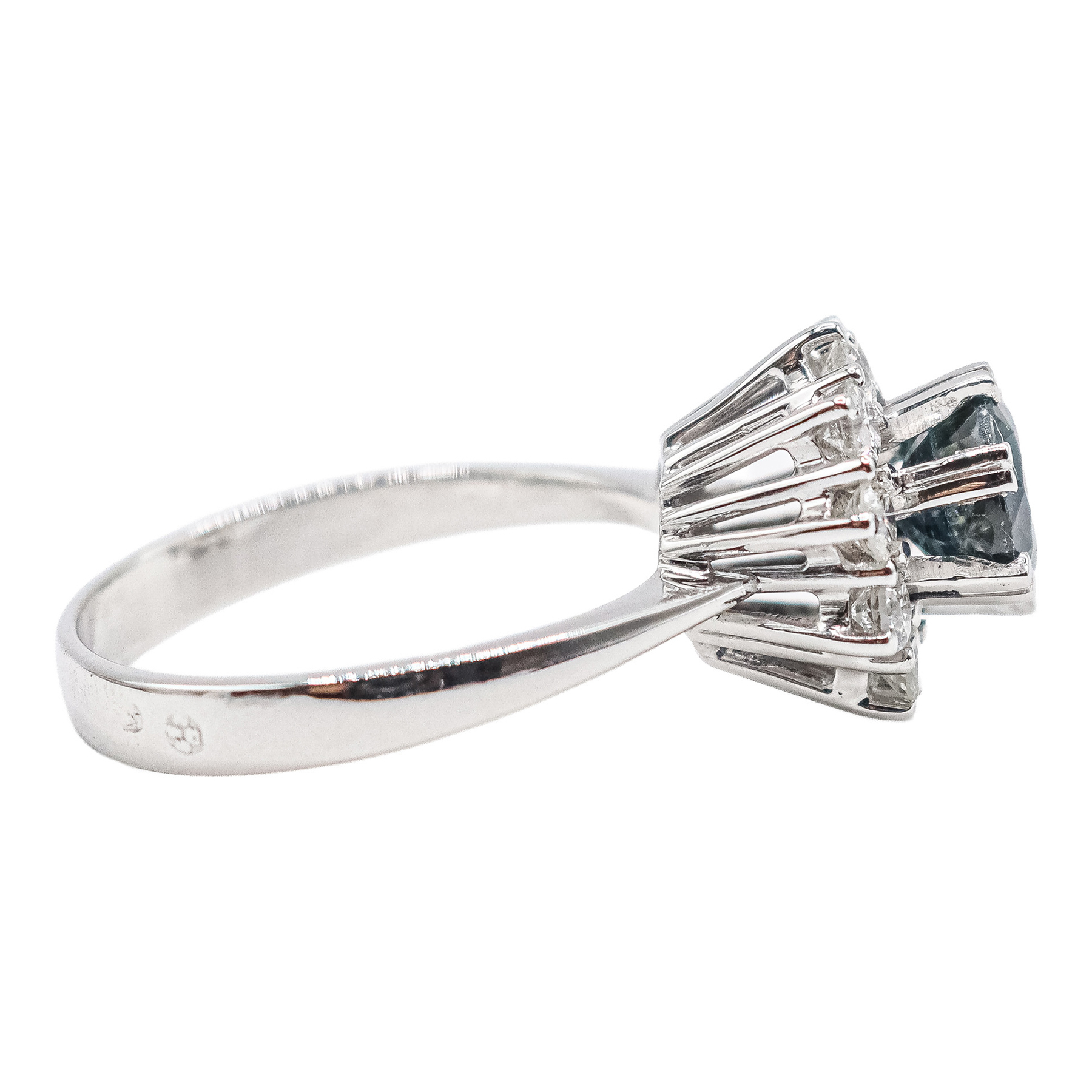 ANILLO ROSETÓN CON ZAFIRO Y BRILLANTES