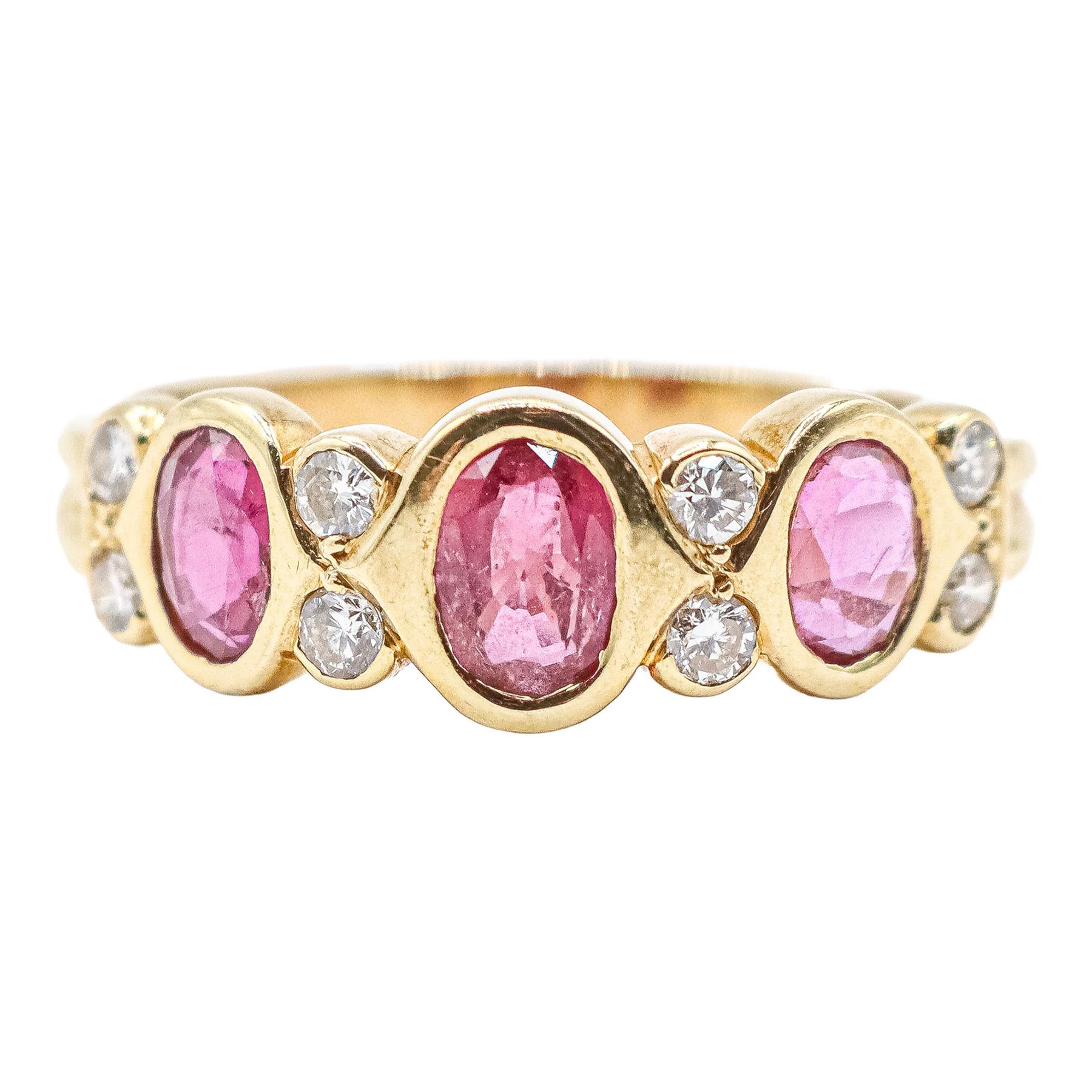 ANILLO CON RUBÍES Y BRILLANTES