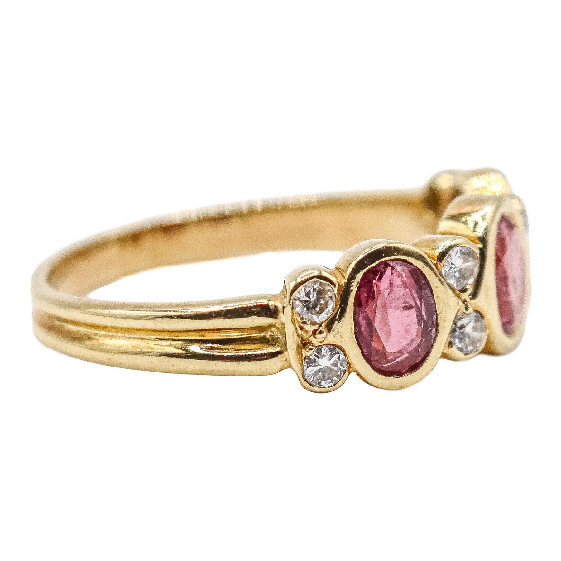 ANILLO CON RUBÍES Y BRILLANTES