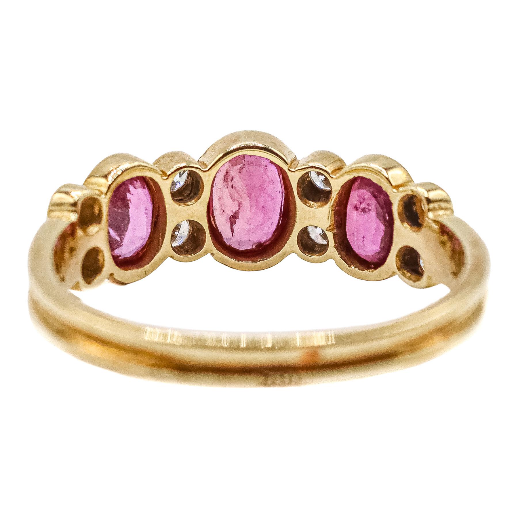 ANILLO CON RUBÍES Y BRILLANTES