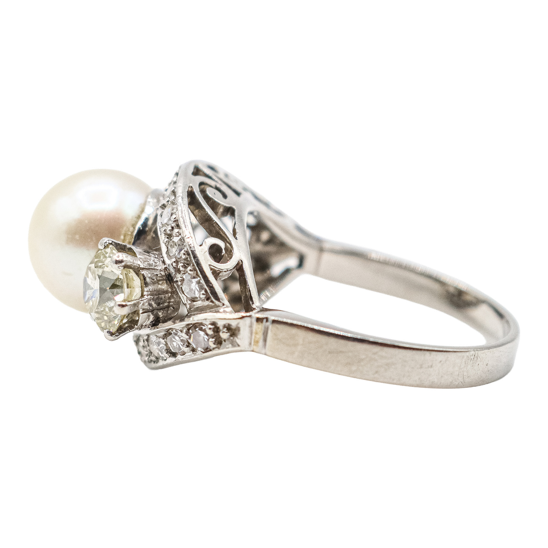 SORTIJA CON PERLA Y DIAMANTES, DE LOS AÑOS 50