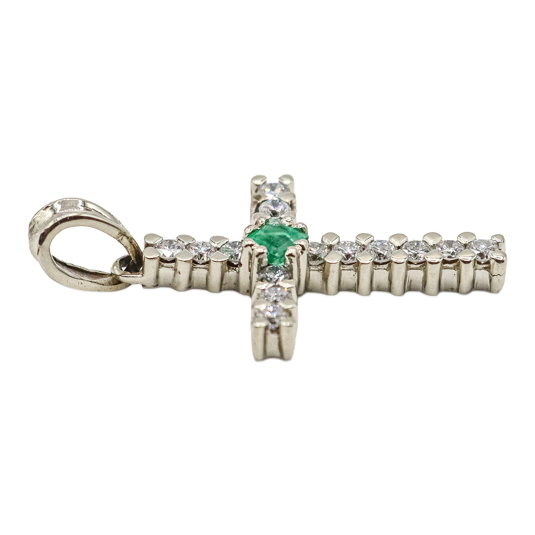 CRUZ COLGANTE CON BRILLANTES Y ESMERALDA