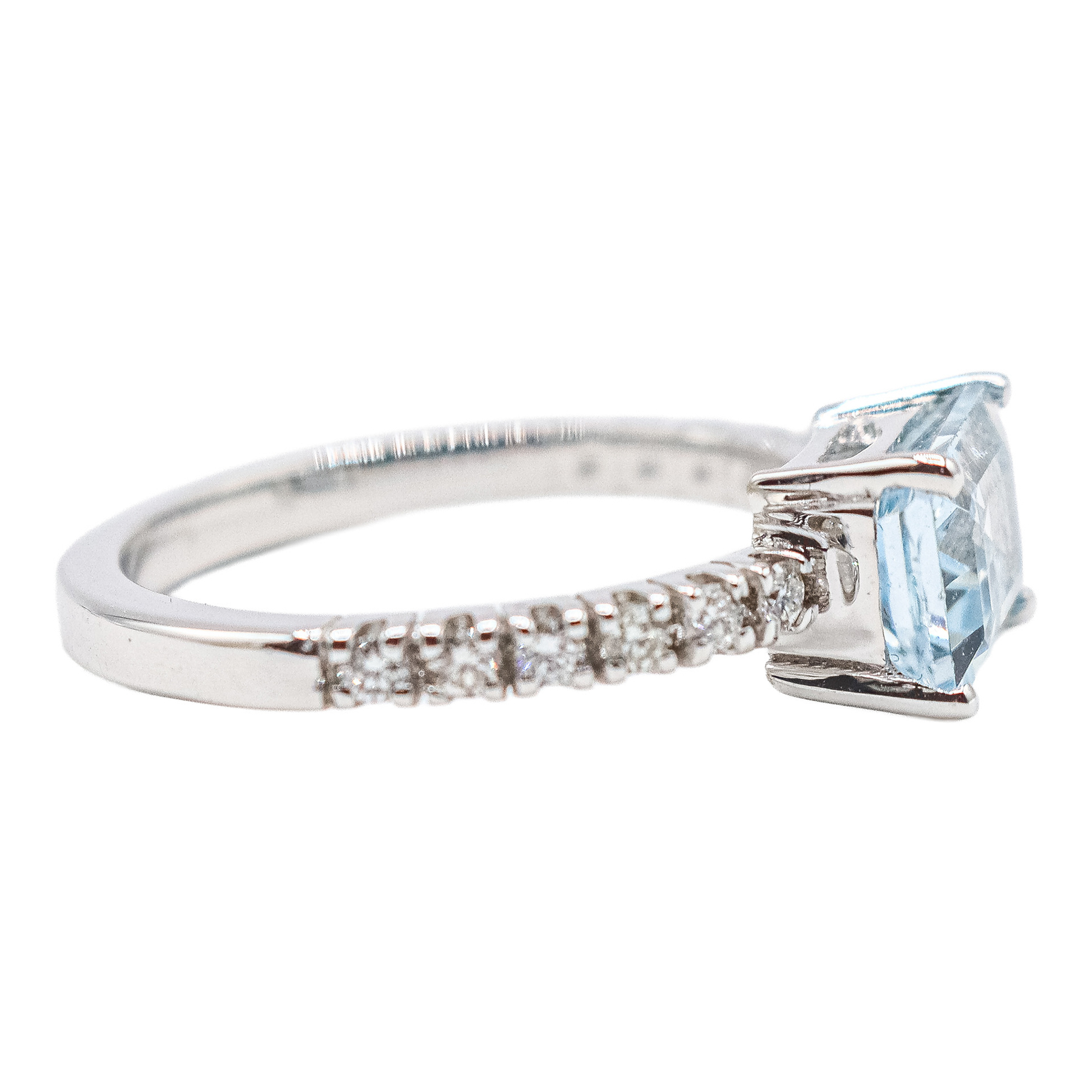 ANILLO CON AGUAMARINA CON BRILLANTES 