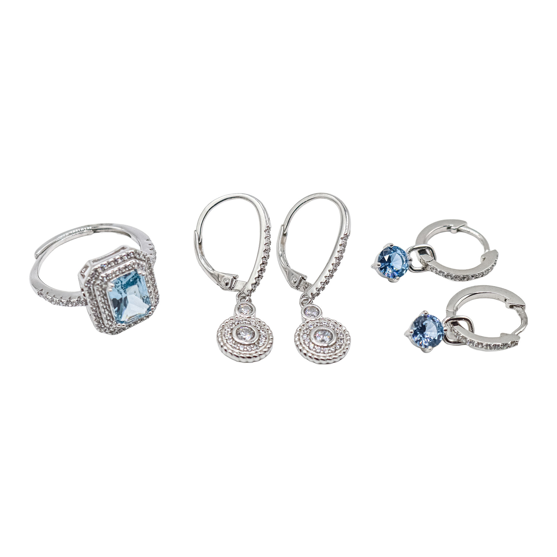 ANILLO Y DOS PARES DE PENDIENTES