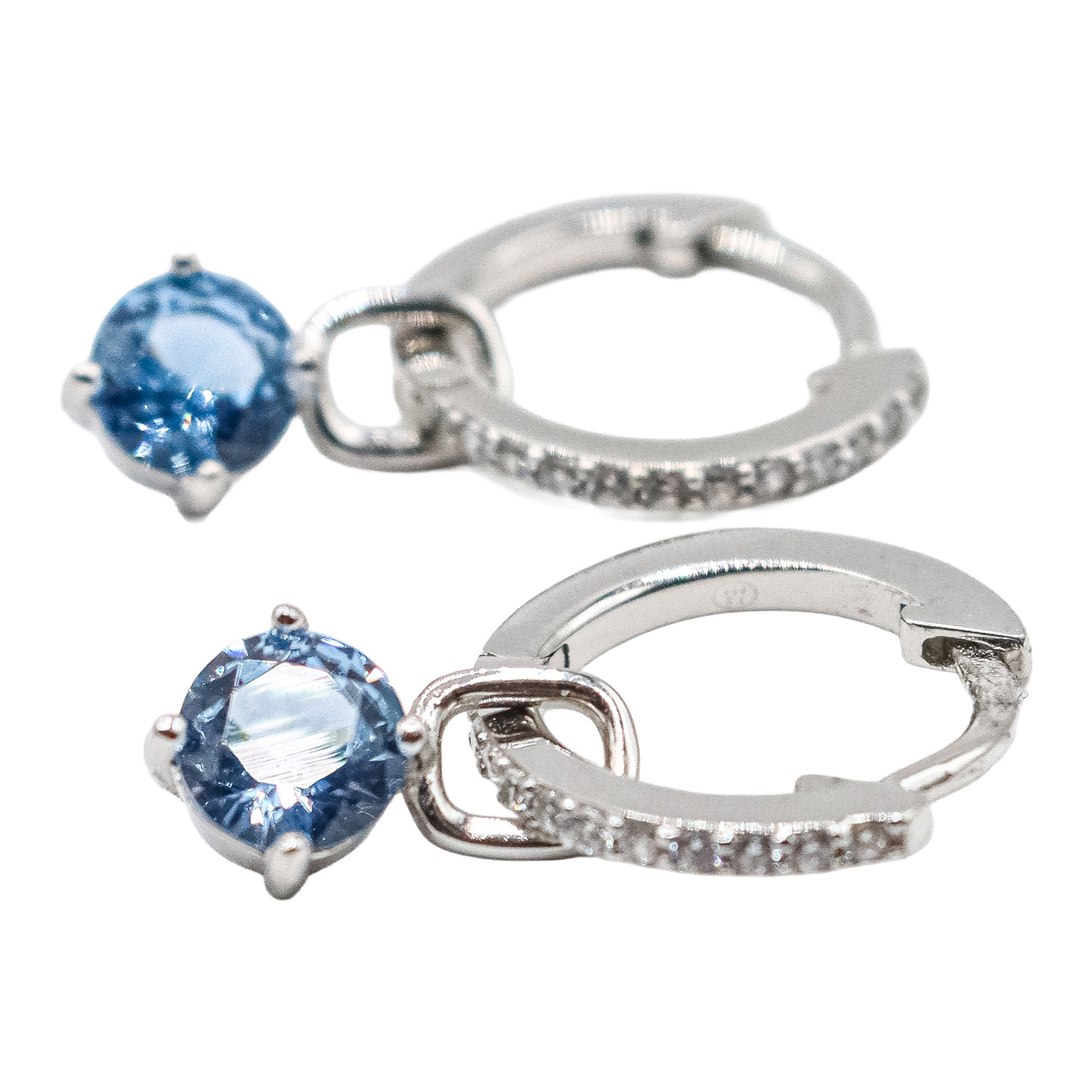 ANILLO Y DOS PARES DE PENDIENTES