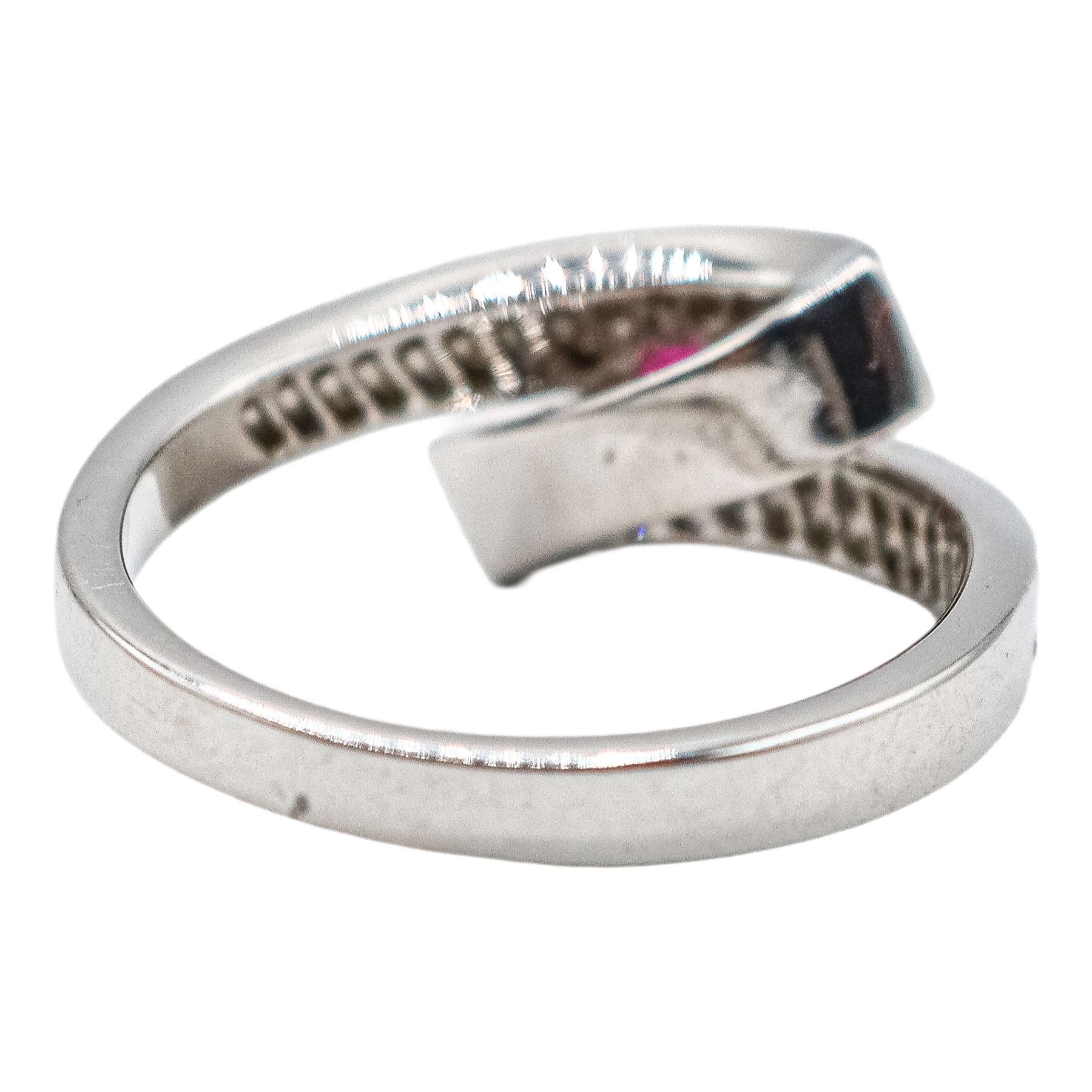 ANILLO CON RUBÍ Y BRILLANTES