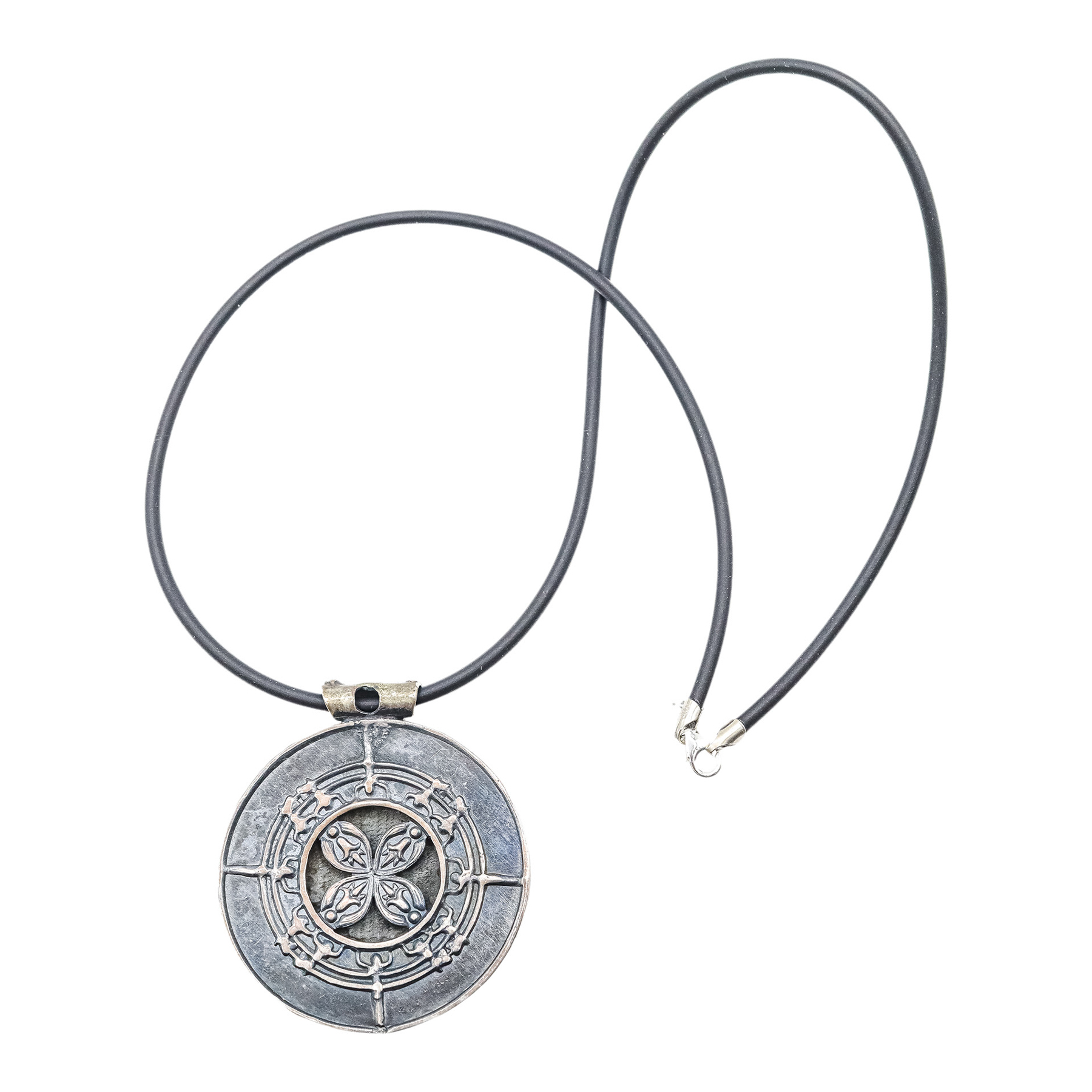 GARGANTILLA CON COLGANTE EGIPCIO