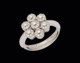 Anillo siete rosetones con pavé de brillantes