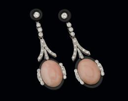 Pendientes largos de coral, onix y diamantes