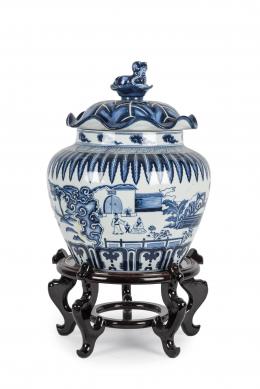 Tibor oriental en porcelana blanca y azul S. XX