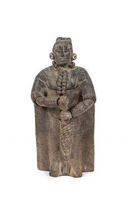 Figura de un sacerdote o noble maya