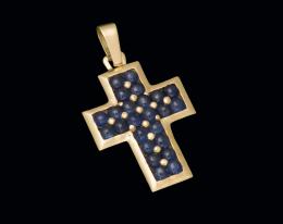Colgante de oro cruz zafiros azules