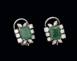 Pendientes de oro con esmeraldas y diamantes