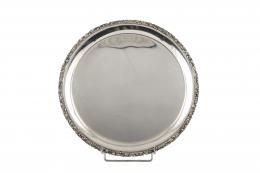 Bandeja circular de plata española S. XX