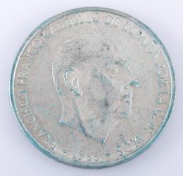 MONEDA DE PLATA DE 100 PESETAS, 1966 Realizada en plata. Una moneda de 100 pesetas, España, 1966, Francisco Franco, (KM# 797). Canto Grabado: 'UNA * * GRANDE * * LIBRE * *'. Marcas: *19*68*. Ceca: Madrid. Diámetro (mm):34, Espesor (mm): 2.