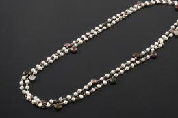 COLLAR Realizada en plata rodinada en rosa, con turmalinas talla pera y perlas cultivadas calibradas en 3.5 mm. 