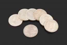 SIETE MONEDAS Realizadas en plata. Siete monedas de 1 dólar, Canadá, años 1950 (2) ,1952 (1), Jorge VI, (KM# 46).,1953 (1), 1954 (1),1955 (1), 1956(1) Isabel II, (KM# 54). Canto estriado. Ceca: Ottawa. Diámetro (mm): 36, Espesor (mm): 2.8.