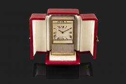 RELOJ CARTIER "MYSTERY PRISM SILVER CLOCK " Los relojes misteriosos fueron creados por Cartier con la colaboración del relojero Maurice Coüet, inspirándose en las investigaciones del ilusionista y relojero Jean-Eugène Robert-Houdin, creándose el primero e