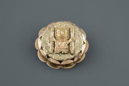BROCHE Realizado en oro con motivos mesoamericanos.