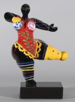 SIGUIENDO MODELOS DE NIKI DE SAINT PHALLE Nana bailarina
