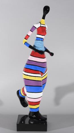SIGUIENDO MODELOS DE NIKI DE SAINT PHALLE Nana