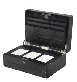 ESCRITORIO DE VIAJE INGLÉS EN PIEL NEGRA, MARCA TREACHER & CO, MED.S.XIX