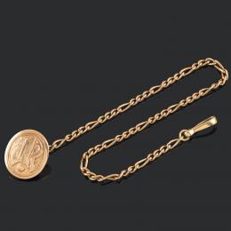 LEONTINA Realizada en oro rosa de 18 kt. Formada por una cadena de eslabones calados y rematada en un botón con iniciales " J R ".