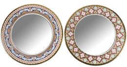 CERÁMICA DE TRIANA, S.XX PAREJA DE ESPEJOS CIRCULARES CON MARCO DE CERÁMICA ESMALTADA Y ORO DE 24K.