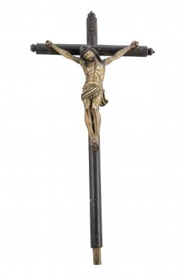CRISTO EN LA CRUZ DE MADERA TALLADA Y POLICROMADA, S.XIX