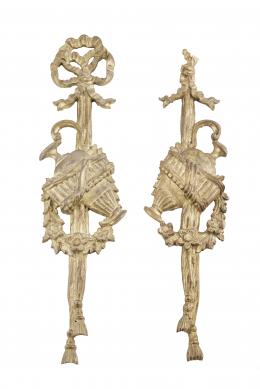 PAREJA DE RELIEVES DE MADERA TALLADA Y DORADA DE ESTILO LUIS XVI, PPS.S.XX