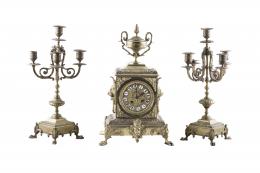 RELOJ CON GUARNICIÓN ESTILO FRANCÉS