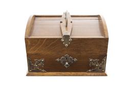 CAJA INGLESA DE ROBLE CON HERRAJES DE LATÓN DORADO, FFS.S.XIX