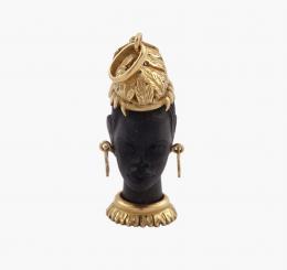 COLGANTE CABEZA REY AFRICANO DE ORO Y OBSIDIANA Las zonas de tocado, pendientes y base cuello realizadas en oro amarillo de 18 kt., cabeza tallada en obsidiana negra.