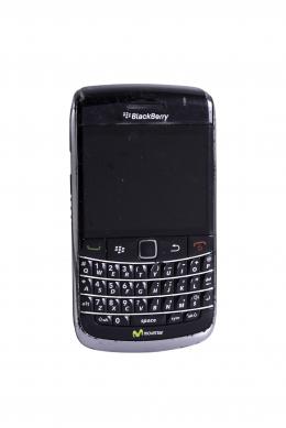TELÉFONO BLACKBERRY BOLD 9700, NEGRO Sin batería, rayado y con golpes. Exclusivo para repuesto, no se garantiza el funcionamiento de ningún terminal.