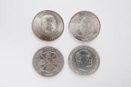 CUATRO MONEDAS DE PLATA Realizadas en plata. Cuatro monedas de 100 pesetas, Francisco Franco, España 1966. Marcas: *19* *66*, ceca y acuñación: Madrid. Canto grabado: UNA * * GRANDE * * LIBRE * *'. Diámetro: 34 mm. Espesor: 2.4 mm.
