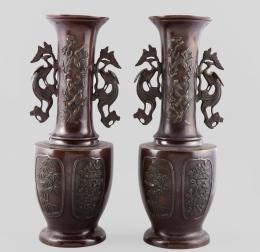PAREJA DE JARRONES EN BRONCE. PERIODO MEIJI, JAPÓN, S. XIX