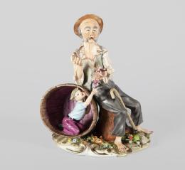 FIGURA ANCIANO CON NIÑO EN PORCELANA C. VILLARI. CAPODIMONTE, NÁPOLES, S. XX