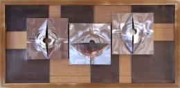 AMADEO GABINO (Valencia, 1922 - Madrid, 2004) COMPOSICIÓN ABSTRACTA 3 piezas de aluminio de 50 x 50cm. aprox ensambladas en un soporte de madera de 107 x 216cm.