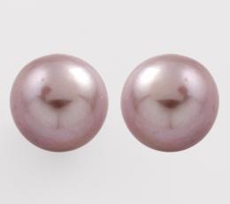 PAREJA DE PENDIENTES CON PERLAS CULTIVADAS EN PLATA DE LEY Realizados en plata de ley. Formados por dos preciosas perlas cultivadas. Cierre presión.