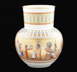 JARRÓN DE PORCELANA KAISER CON DECORACIÓN EGIPCIA DE PRINCIPIOS DEL SIGLO XX. Porcelana 19,5 cm. x16 cm.