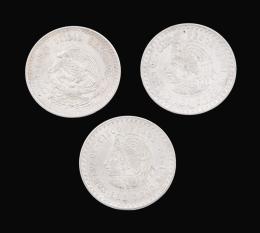 LOTE DE 3 MONEDAS DE CINCO PESOS MEXICANOS DE 1948 EN PLATA 900MM Tres monedas de cinco pesos mexicanos de plata 900mm, de 1948.