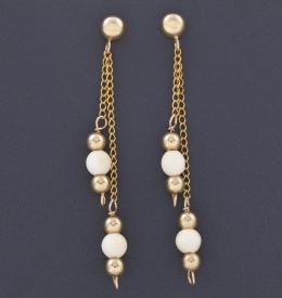 PENDIENTES LARGOS CON HUESO EN ORO AMARILLO 9 KT Realizados en oro amarillo de 9 kt. Formados por cuentas de hueso y oro. Cierre presión.