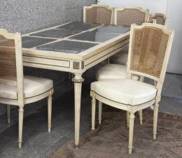 CONJUNTO DE 6 SILLAS Y MESA ESTILO LUIS XVI (S.XX) Madera lacada en color crema