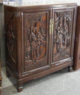 MUEBLE AUXILIAR CHINO Madera 106 cm. x90 cm. x45 cm.